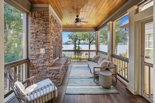 Escape To Wildwood @ This 5+BR/4B Luxury Lake Home