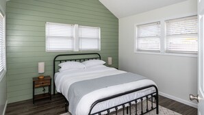 A bedroom with a bed, two bedside tables, a nightstand, a ceiling fan, and two windows with blinds. - Central Location- Updated 3 Bed 2 Bath (Xenia)