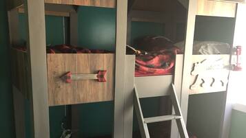 5 Schlafzimmer, Bügeleisen/Bügelbrett, WLAN, Bettwäsche