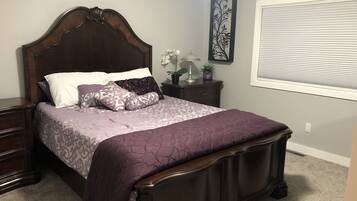 5 bedrooms, iron/ironing board, WiFi, bed sheets