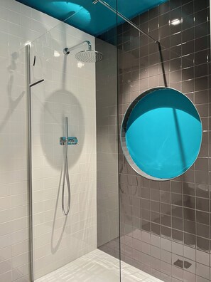Dusche, Haartrockner, Bidet, Handtücher