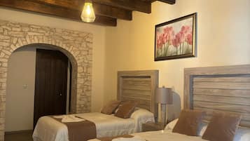 Habitación doble | Decoración personalizada y muebles diferentes