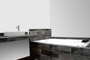 Habitación, bañera de hidromasaje | Bañera de hidromasaje privada