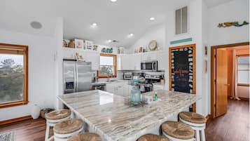 Réfrigérateur, micro-ondes, four, lave-vaisselle