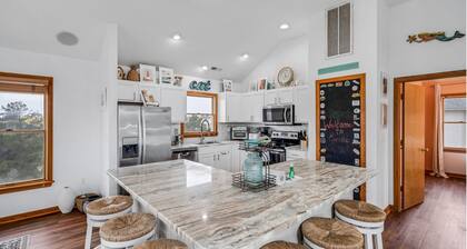 Beautiful OBX Home w. Pristine Views by RedAwning