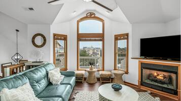 Télévision, cheminée, baby-foot