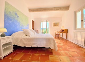 4 bedrooms, desk, iron/ironing board, travel cot