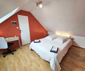 1 chambre, bureau, Wi-Fi, draps fournis