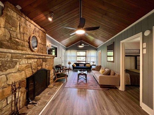 Nate`s Cabin at Water`s Edge