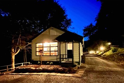 Nate's Cabin at Water's Edge