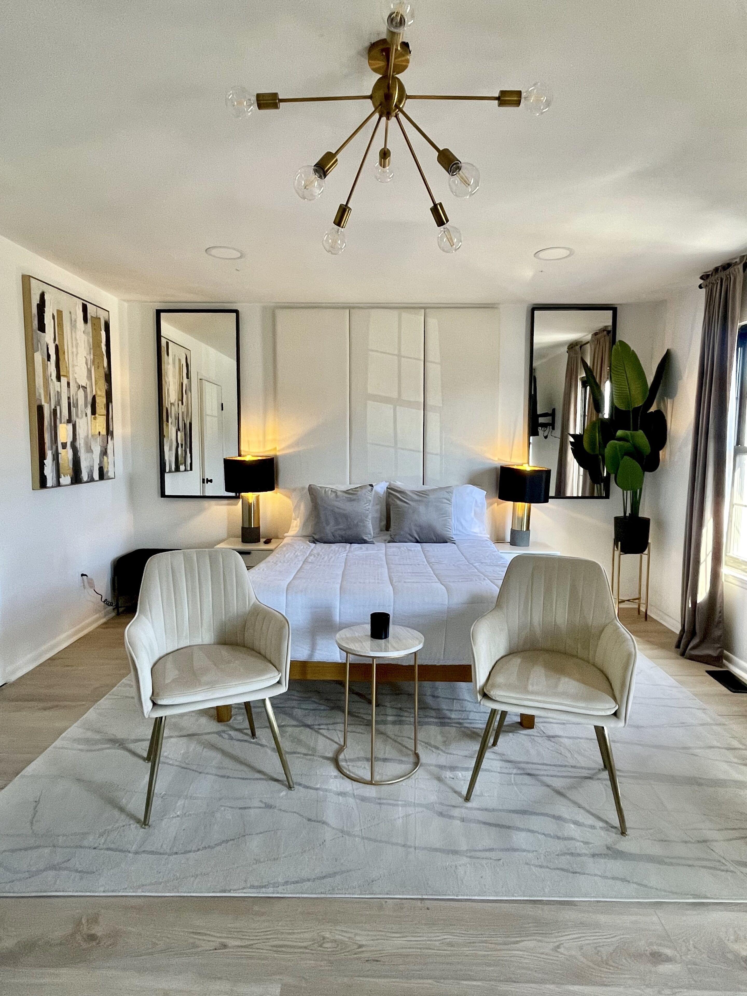 Stylish 3 bdr Townhome with a deck and easy access to NYC