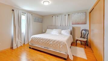5 habitaciones, tabla de planchar con plancha, cuna de viaje y wifi