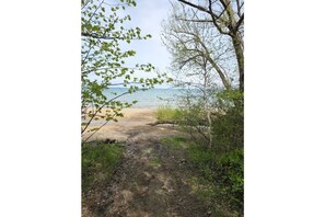 Una spiaggia nelle vicinanze