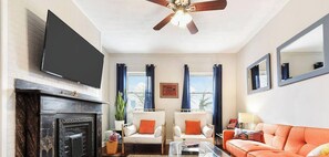 تلفزيون ذكي، ألعاب فيديو، كُتُب