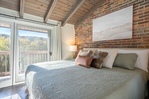 3 bedrooms, desk, travel cot, free WiFi