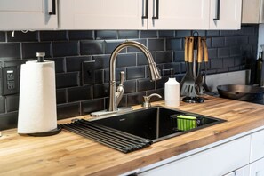 雪櫃、微波爐、焗爐、爐具