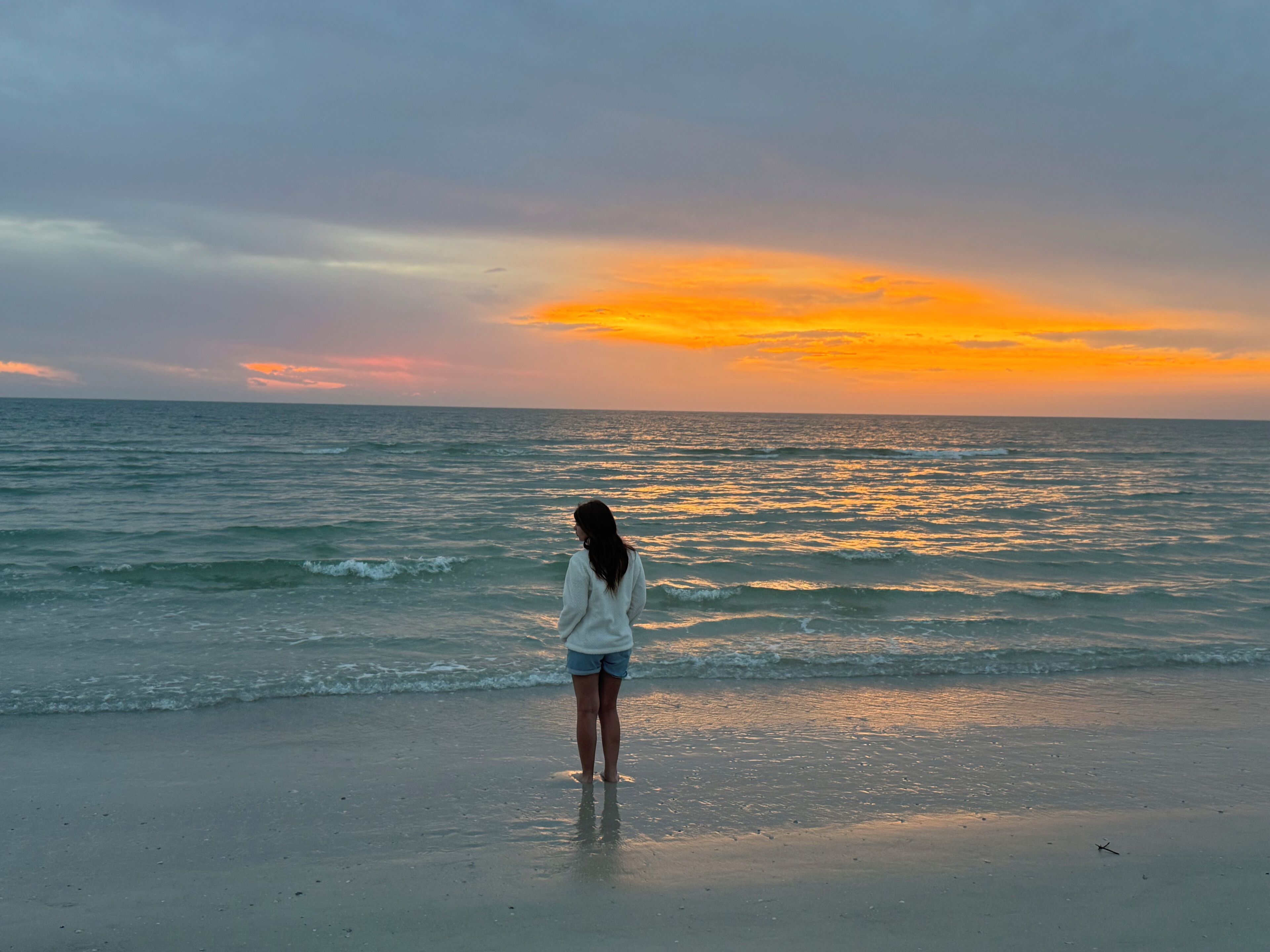 Beach nearby, sun loungers, beach towels