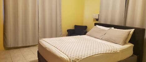 2 bedrooms, desk, iron/ironing board, WiFi