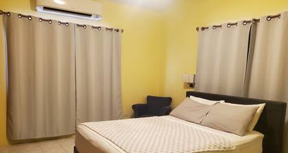 Upstairs 2 bedroom apartment- 5 mins from the beach