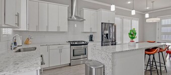 LA House 3 beds 
Modern Comfort Meets Cozy Charm