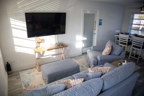 Smart TV, Netflix, books, streaming services