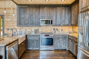 Fridge, microwave, oven, stovetop - Blue Ridge Luxury Cabin with Sunset Views (Mineral Bluff)