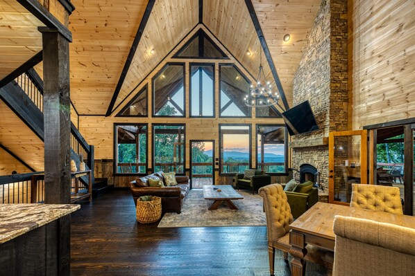 Smart TV, chimenea y futbolito 