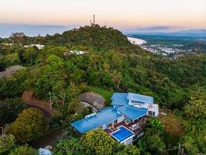 Exterior - Breathtaking Ocean View Villa, Monkeys Daily, Private Gated Development (Manuel Antonio)