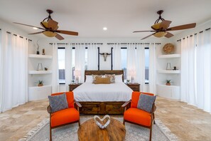 6 slaapkamers, een bureau, een strijkplank/strijkijzer, reisbedje