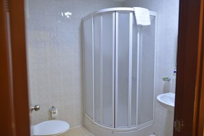 Douche, douche cascade, articles de toilette (gratuits)