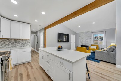 Open calender. Washer/dryer. Complementary Netflix. Struck Gold