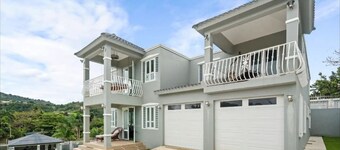 Famous villa with amazing private pool, billar and movie room with AC