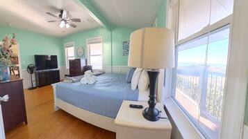 6 bedrooms, desk, iron/ironing board, free WiFi