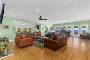 Smart-TV, peis, fotballspill og bordtennis