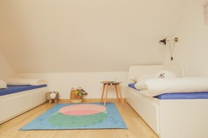 2 Schlafzimmer, Schreibtisch, Reisekinderbett, kostenloses WLAN