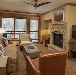 Télévision, cheminée