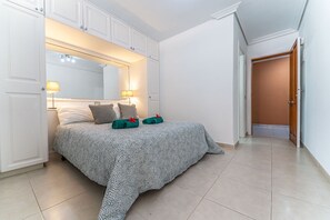 1 bedroom, in-room safe, iron/ironing board, free WiFi