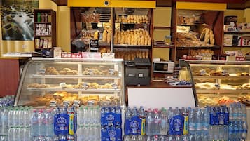Comida y bebida