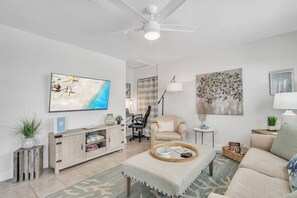 TV - High speed Internet, Downtown, Beach Items & MORE (Sarasota)
