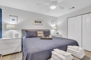 2 bedrooms, desk, iron/ironing board, travel crib