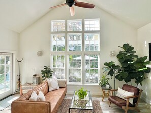 Smart TV, fireplace, books, stereo