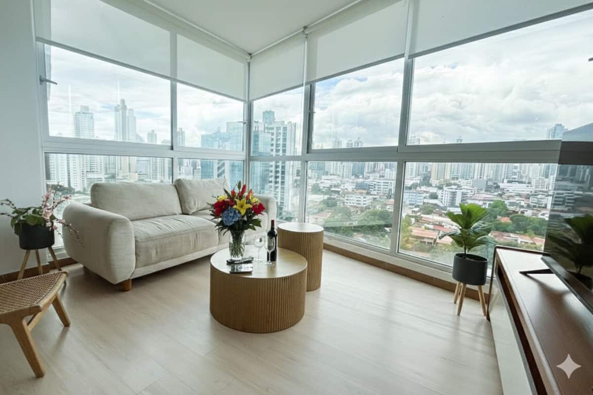 Departamento, 3 habitaciones | Ćrea de sala de estar | Smart TV de 32 pulgadas con canales digitales, televisión y Netflix