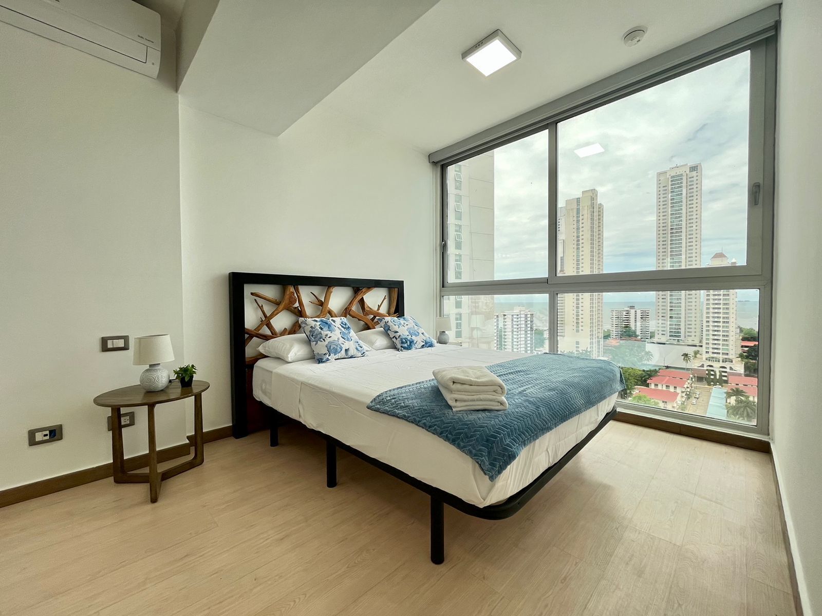 Apartamento, 3 quartos | Individualmente decorados, individualmente mobiliados