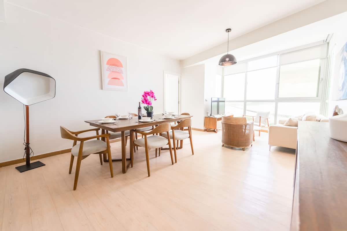 Familie appartement, 3 slaapkamers | Woonruimte | Een 32-inch smart-tv met digitale zenders, televisie en Netflix