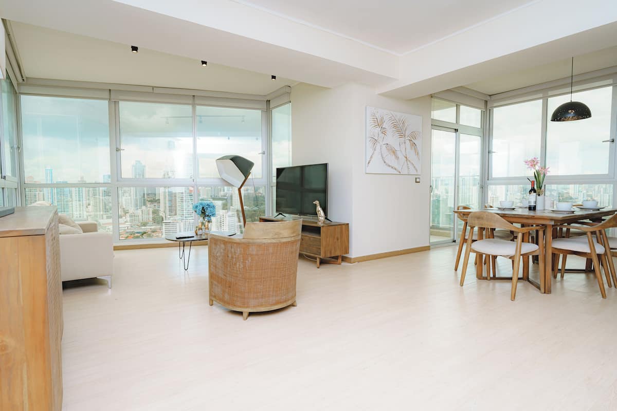 Apartment, 2 Bedrooms | Living area | 32-inch Smart TV with digital channels, TV, Netflix
