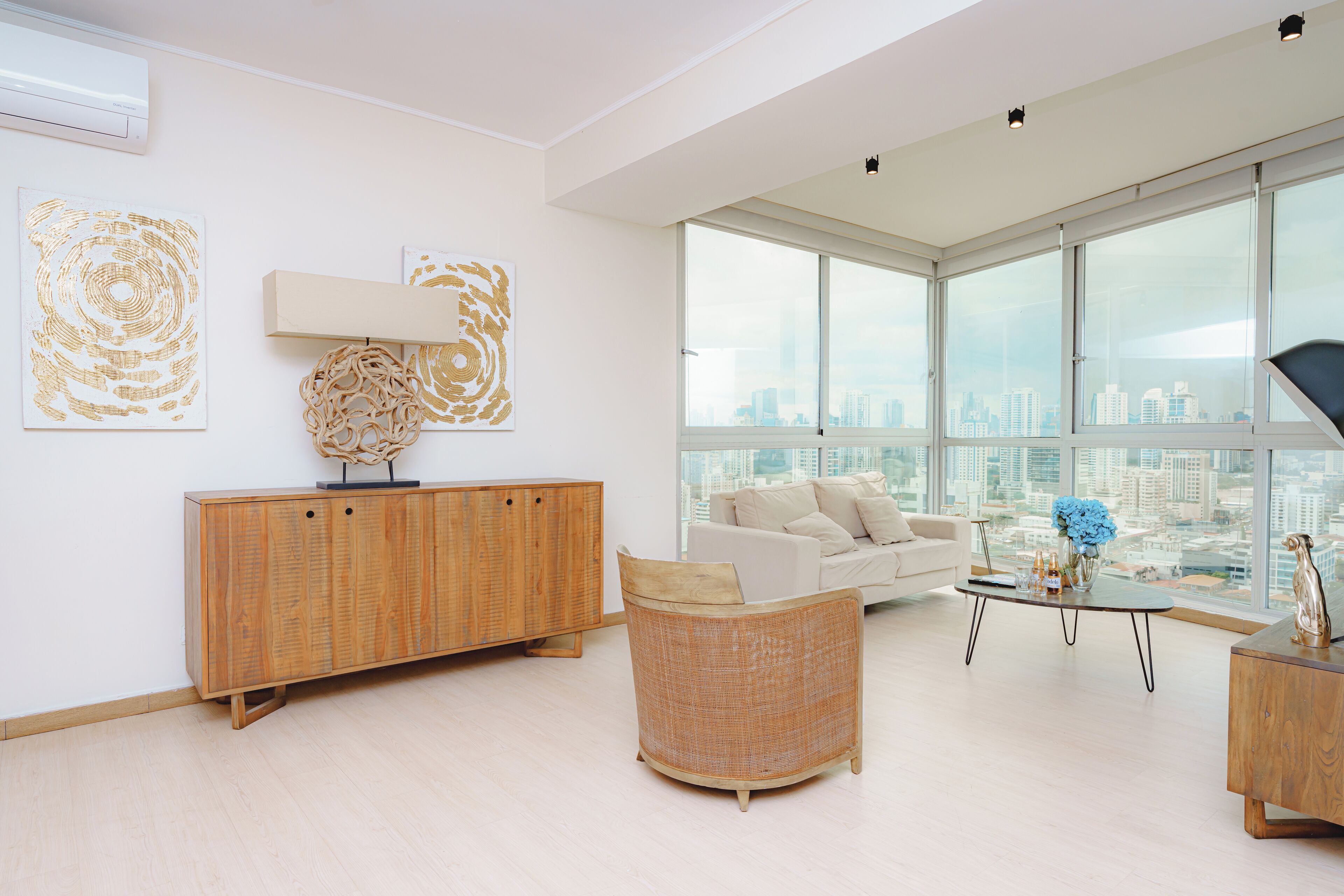 อพาร์ทเมนท์, 2 ห้องนอน | บริเวณนั่งเล่น | สมาร์ททีวี 32 นิ้ว พร้อมช่องดิจิตอล, ทีวี, Netflix