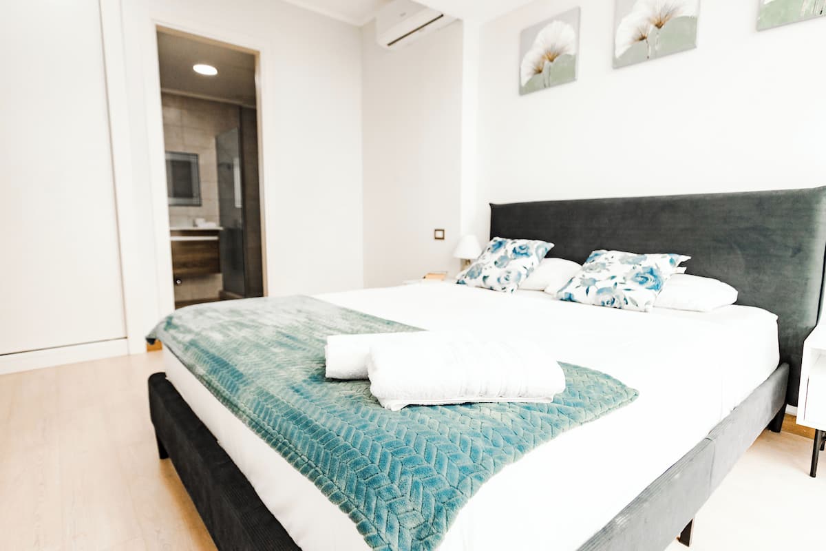 Apartment, 3 Bedrooms | 3 bedrooms, individually decorated, individually furnished