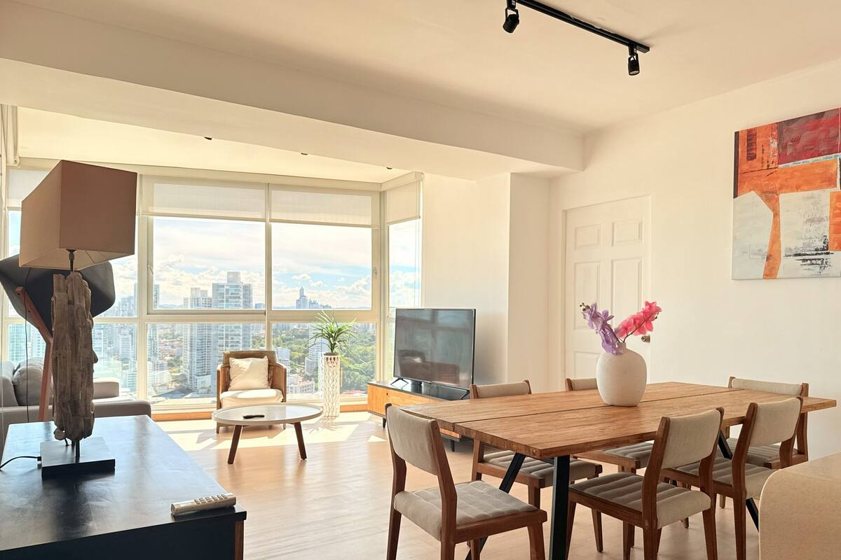 Comfort-Apartment, 3 Schlafzimmer | Wohnbereich | 32-Zoll-Smart-TV mit Digitalempfang, Fernseher, Netflix