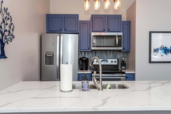 Condo, 1 Queen Bed with Sofa bed, Kitchen | Private kitchen | Fridge, microwave, oven, stovetop