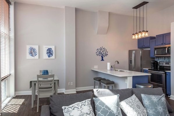 Appart'hôtel, 1 grand lit et 1 canapé-lit, cuisine | Coin séjour
